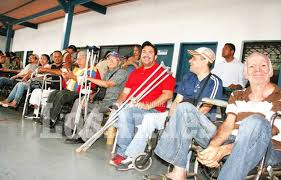 Discapacitados beneficiados con equipos