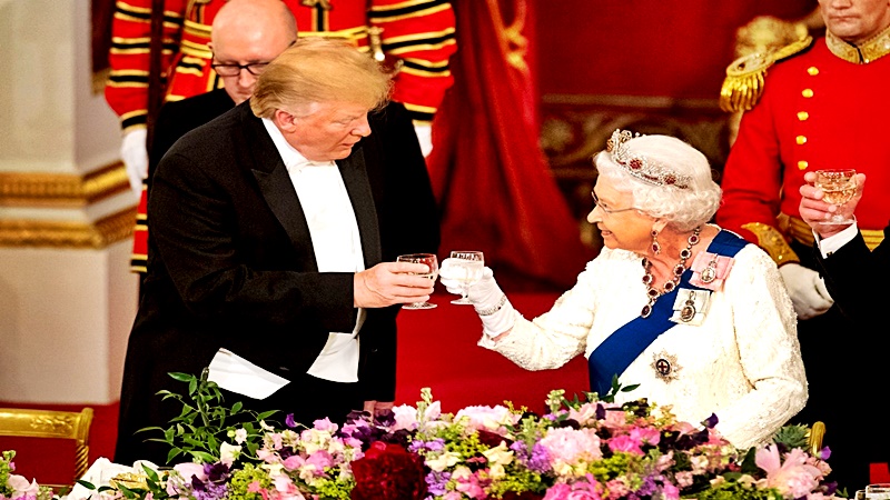 La Reina Isabel II brindó banquete a los invitados norteamericanos
