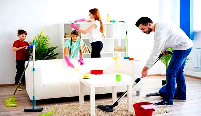 Limpiar  la casa en familia. Es un programa obligado