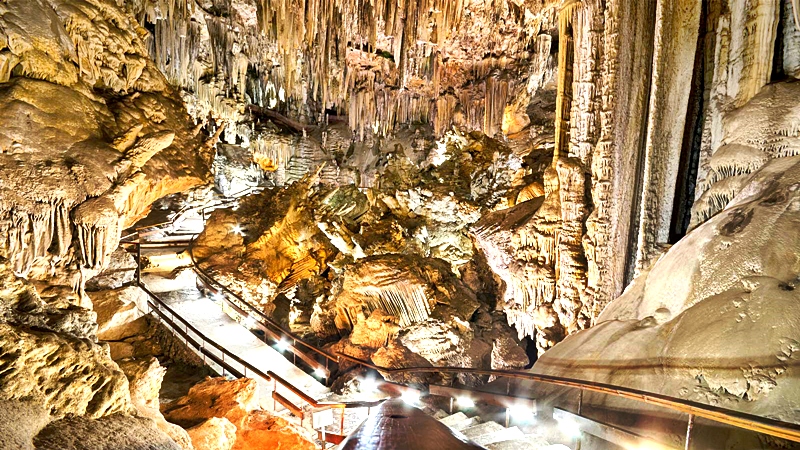 Unas cavernas naturales en Nerjas