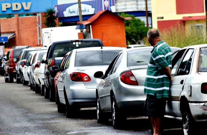Empeora en racionamiento de gasolina y otros combustibles en Venezuela