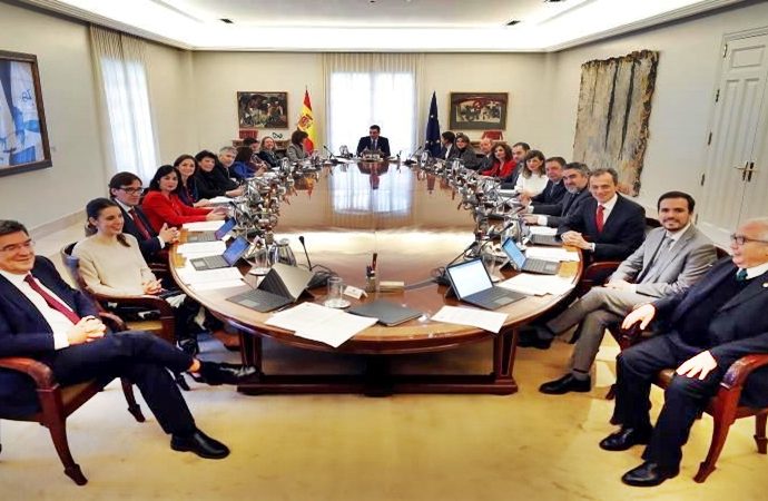 Se reúnen por primera vez el gobierno de coalición en España
