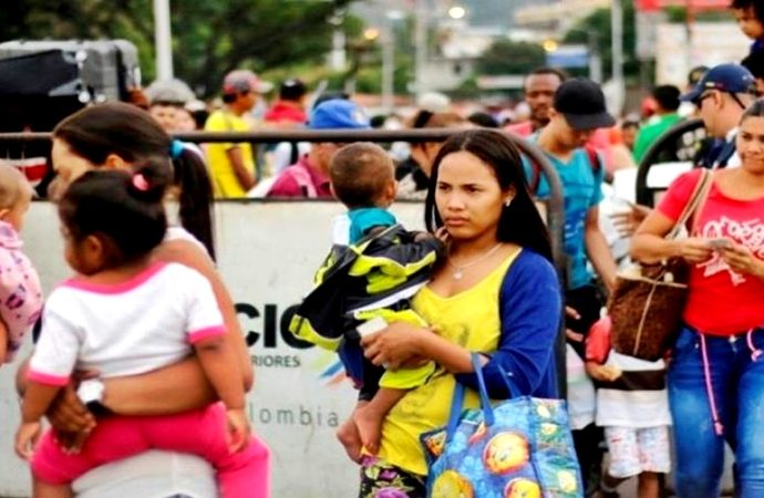 Los niños venezolanos son dejados al cuidado de otros familiares