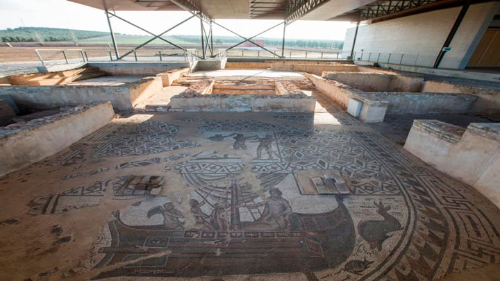 Conjunto termal en Herrera con pinturas en las piscinas de la Villa Romana